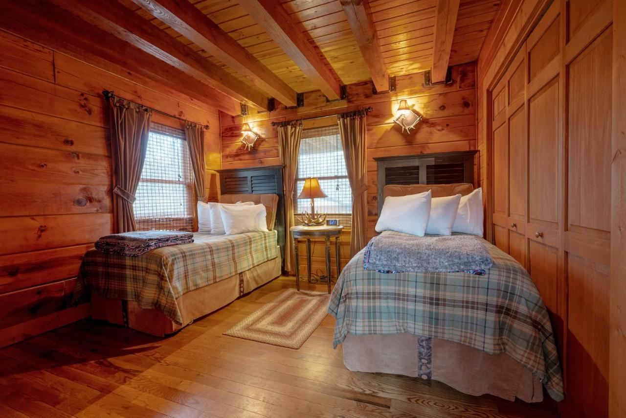 Lake Nantahala-Smoky Mountain Cabins Aquone Bagian luar foto